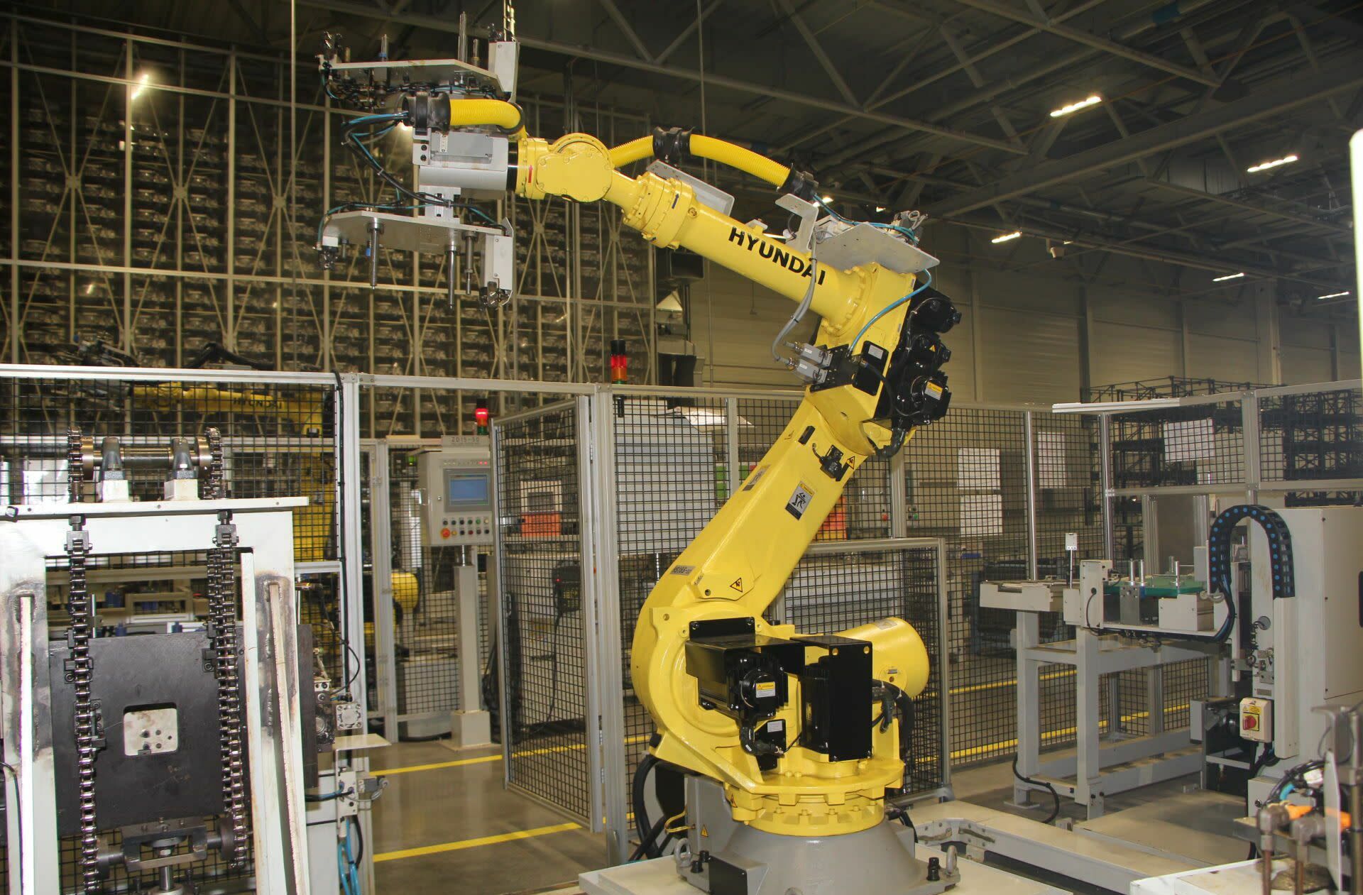 Bei anderen Versteigerungen gibt es wie hier Industrieroboter.