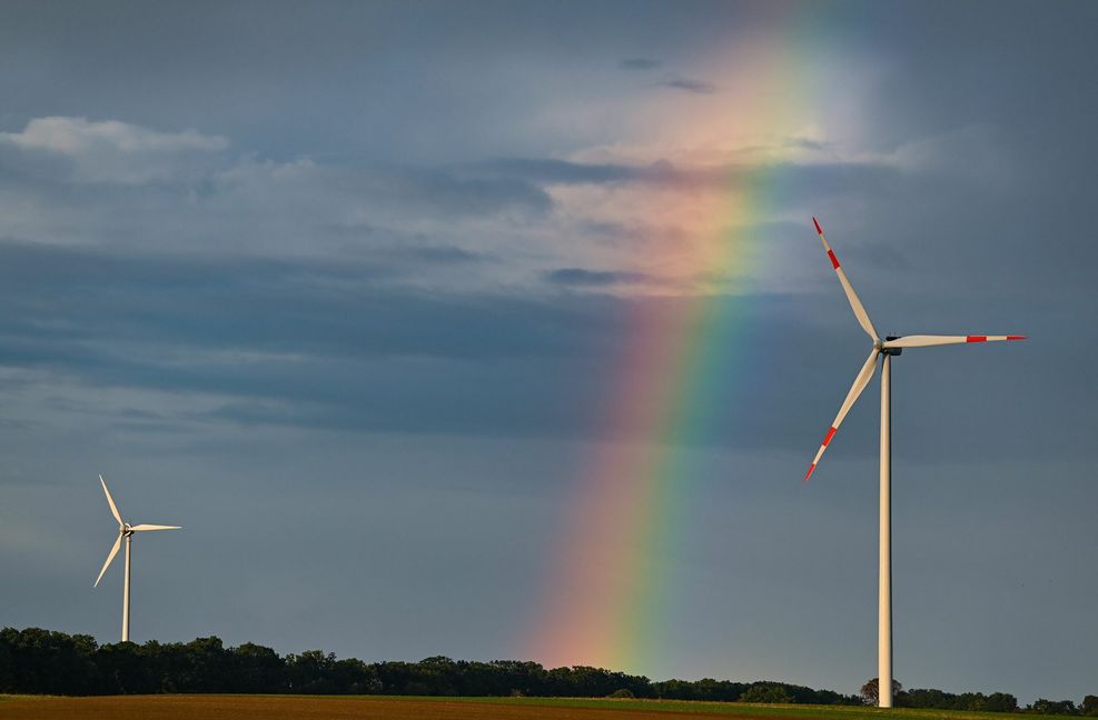 Windkraft steht nicht immer zur Verfügung – ein Grund, Reservekraftwerke zu bauen, die mögliche Engpässe verhindern sollen.
 Foto: dpa/Patrick Pleul