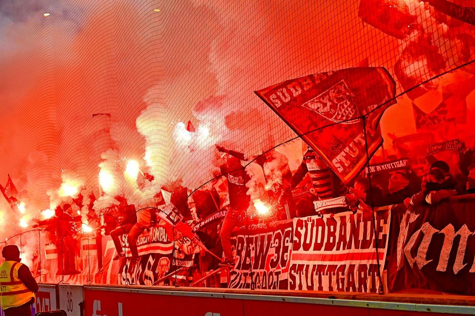 Die Cannstatter Kurve am 4. März 2023 beim Heimspiel gegen Bayern