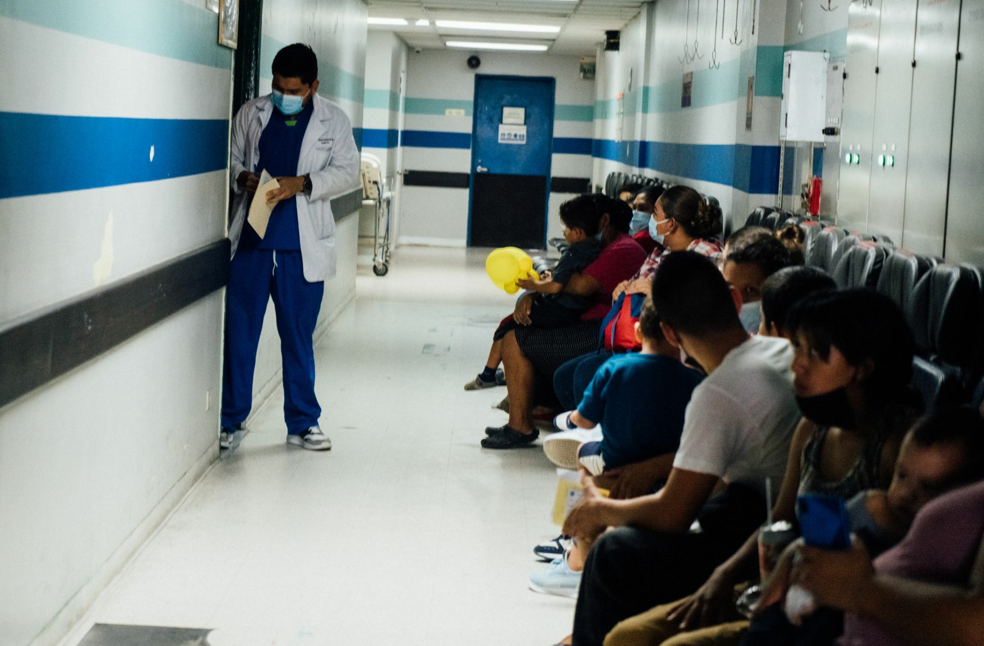 Die Mediziner aus Deutschland werden in El Salvador sehnsüchtig von Eltern und Kindern erwartet. Allen können sie nicht helfen.