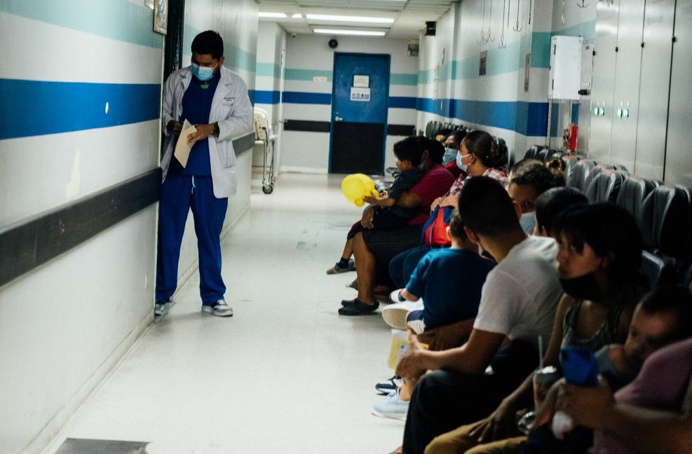 Die Mediziner aus Deutschland werden in El Salvador sehnsüchtig von Eltern und Kindern erwartet. Allen können sie nicht helfen.