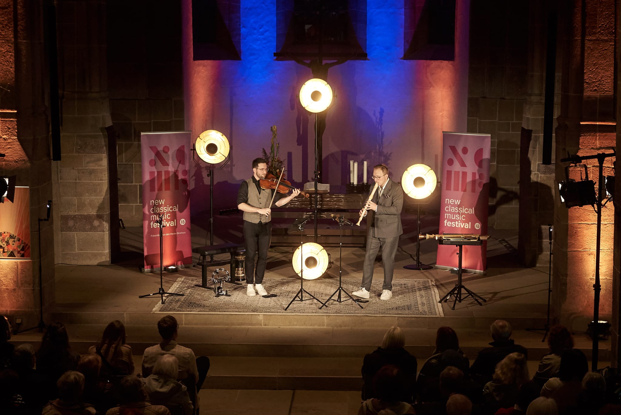 Lukas (links) und David Hanke spielten beim NCMF einen Duoabend mit Bratsche und Blockflöte.