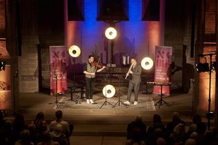Lukas (links) und David Hanke spielten beim NCMF einen Duoabend mit Bratsche und Blockflöte.