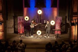 Lukas (links) und David Hanke spielten beim NCMF einen Duoabend mit Bratsche und Blockflöte.