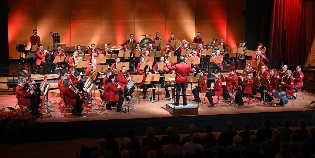 Die Dagersheimer Feuerwehr-Musikkapelle musziert am Samstag.
