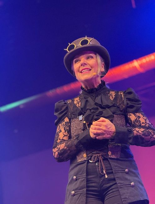 Sabine Schief tritt in Maichingen auf.