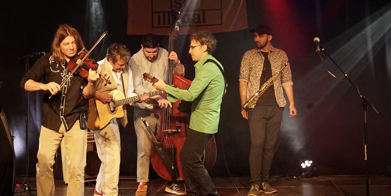 Das Absinto Orkestra gastierte erstmals im Sindelfinger Pavillon.
