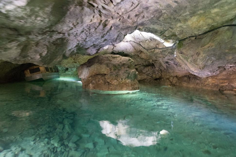 Die Wimsener Höhle ist die einzige befahrbare Wasserhöhle Deutschlands. Bilder: Nüßle