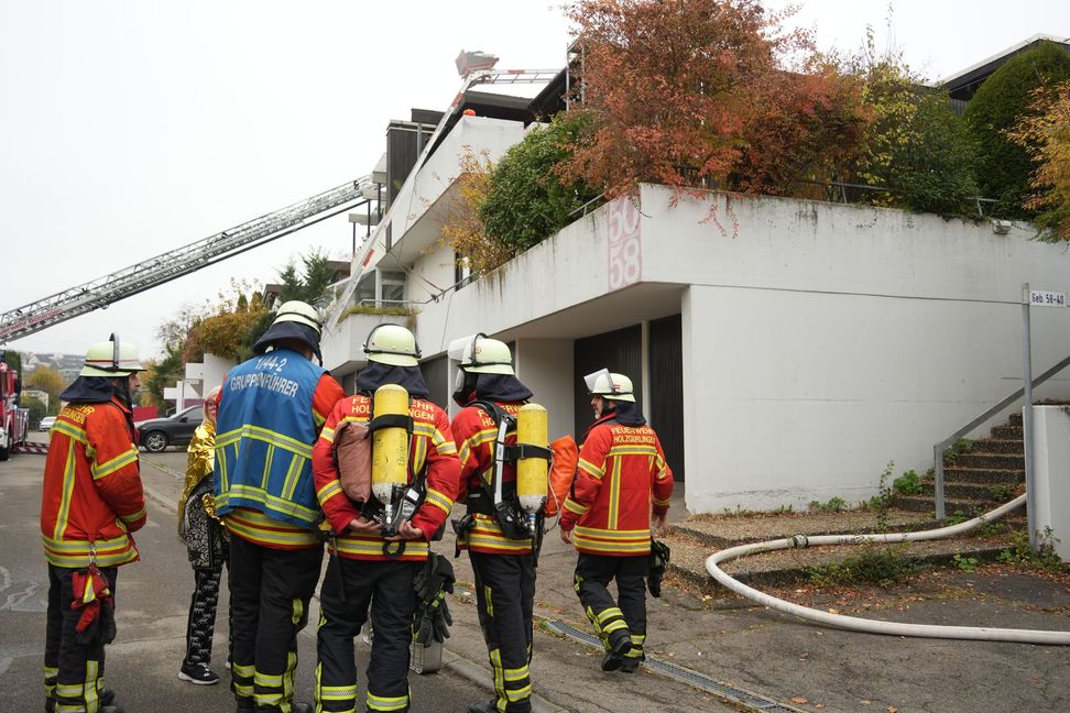 Die Feuerwehr war am Donnerstagmittag mit einem Großaufgebot in der Holzgerlinger Ulmenstraße.