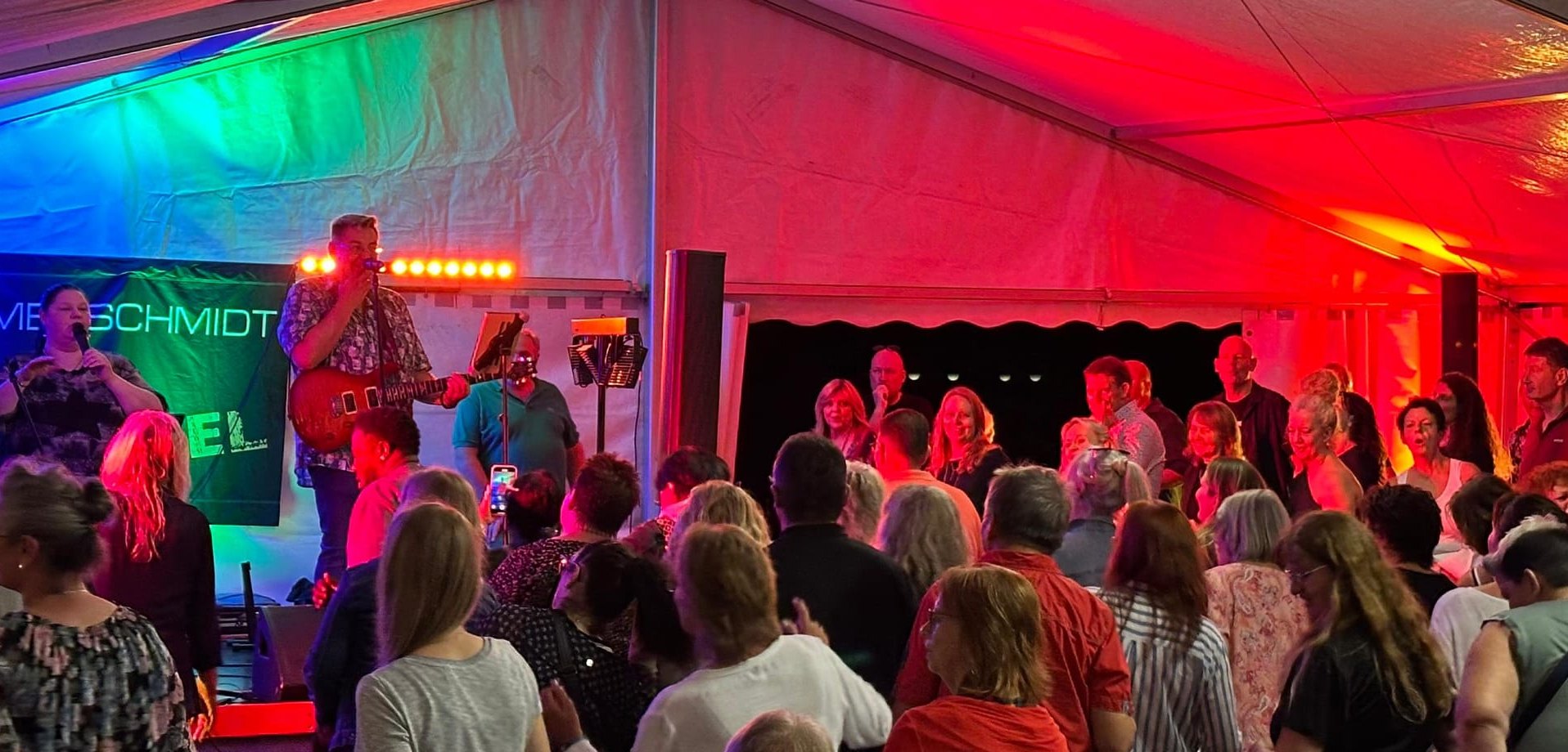 Andreas Hammerschmidt sorgt mit seinen „Schlagerbengeln“ für die musikalische Unterhaltung bei den Gartenfreunden Sindelfingen.