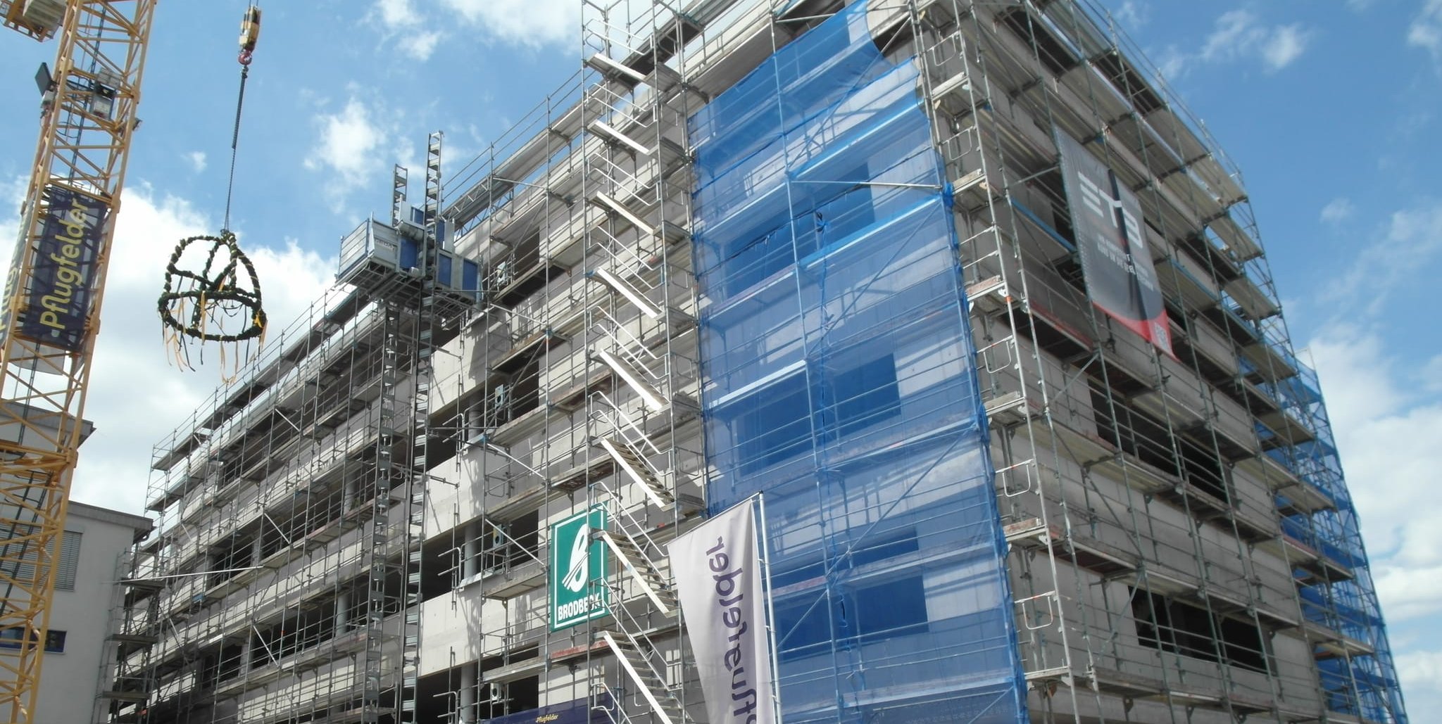 Der Internationale Bund (IB) hat das Richtfest für sein neues Bildungszentrum gefeiert.