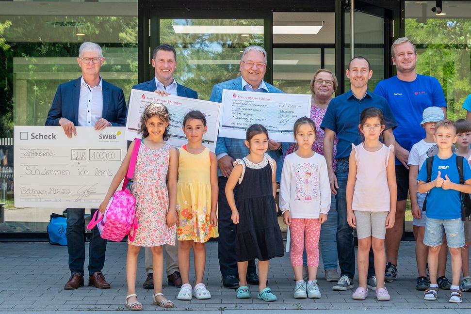 Gesldspenden gab es für die SVB-Schwimmschule.
