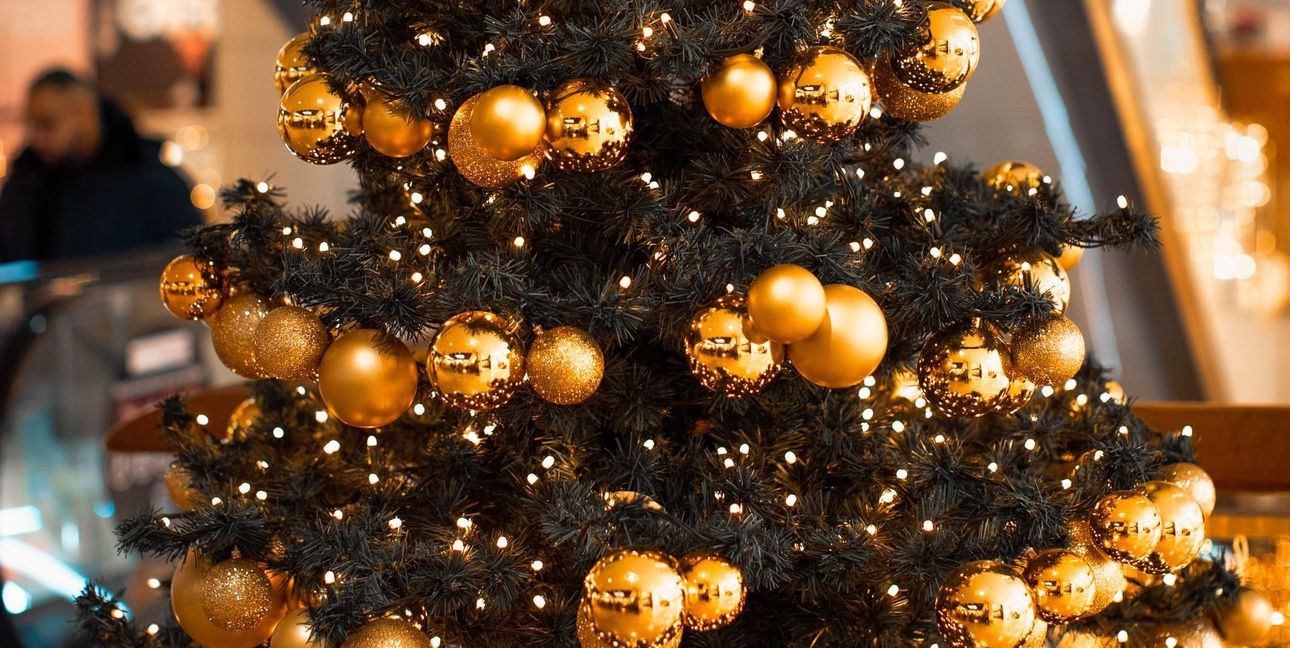 Geschmückter Weihnachtsbaum im Breuningerland.