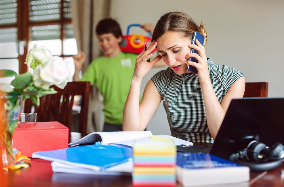 Frauen müssen in besonderem Maße Arbeit und Familie verbinden.
 Foto: Adobe Stock/Kzenon