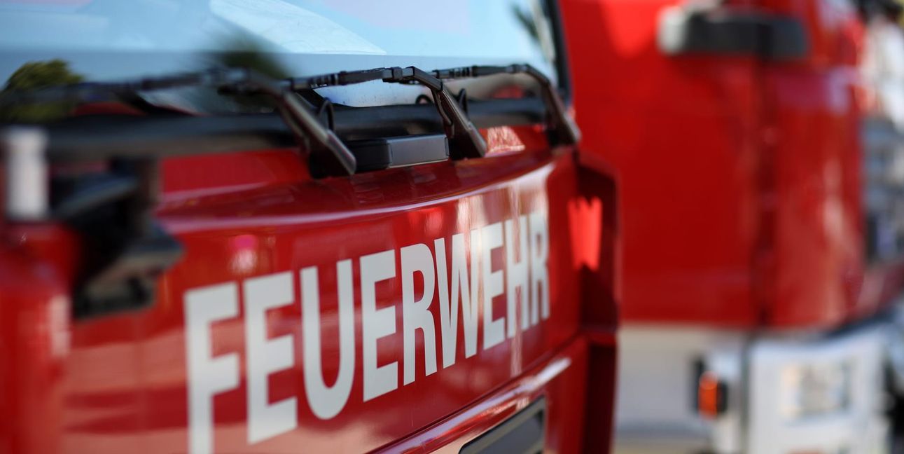 Die Feuerwehr konnte den Brand löschen, aber das Klo ist zertsört.