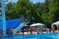 Hier darf es gerne kräftig spritzen: Splash Diving im Sindelfinger Freibad.