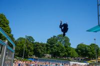 Hier darf es gerne kräftig spritzen: Splash Diving im Sindelfinger Freibad.