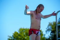 Hier darf es gerne kräftig spritzen: Splash Diving im Sindelfinger Freibad.