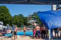 Hier darf es gerne kräftig spritzen: Splash Diving im Sindelfinger Freibad.