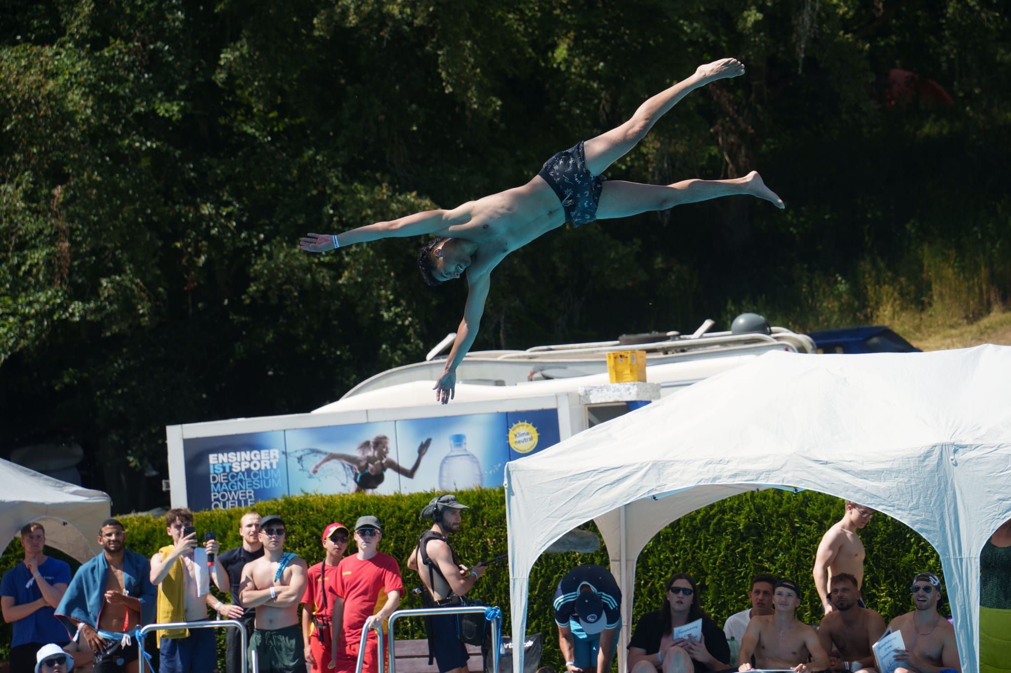 Hier darf es gerne kräftig spritzen: Splash Diving im Sindelfinger Freibad.