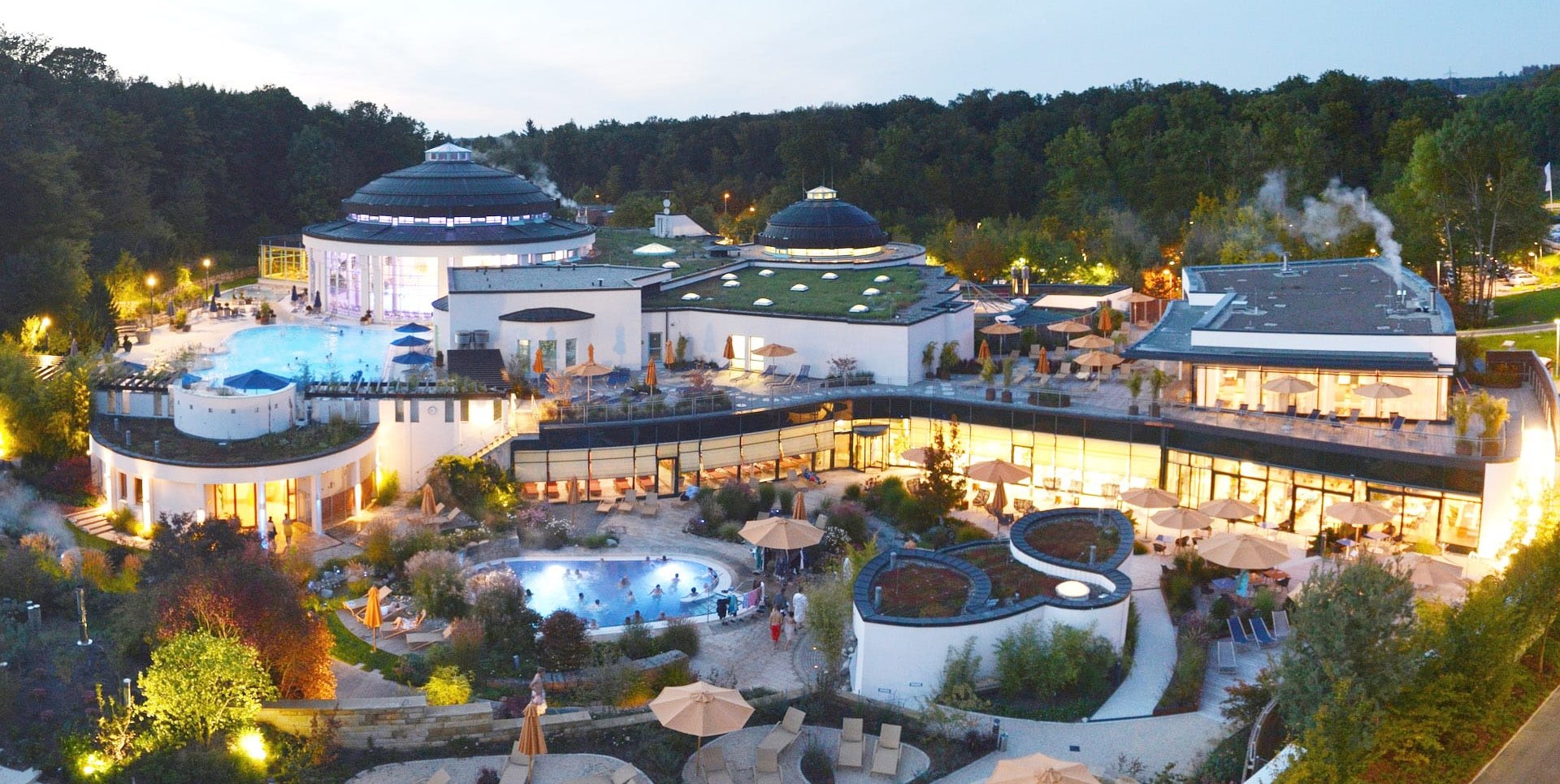 Stimmungsvolle Sommer-Abende mit akustischer Gitarrenmusik in der Mineraltherme Böblingen.