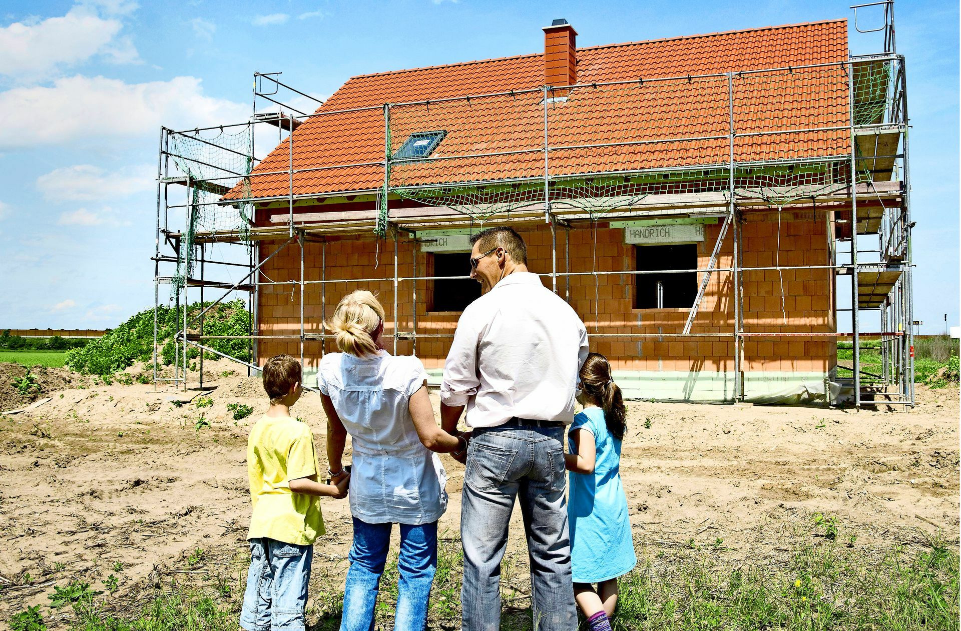 Häuslebauer und Wohnungskäufer müssen sich immer höher verschulden.