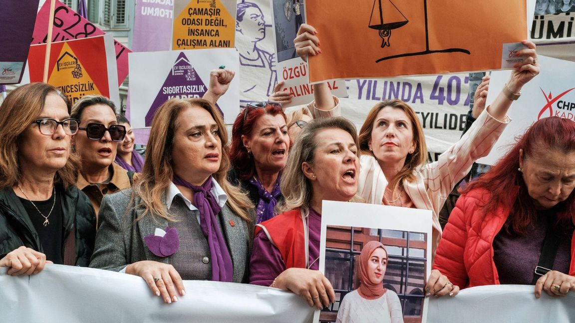 Frauen protestieren in Istanbul gegen Femizide und überhaupt gegen Gewalt von Männern, die noch in einer patriarchalischen Gedanken- und Gefühlswelt leben.