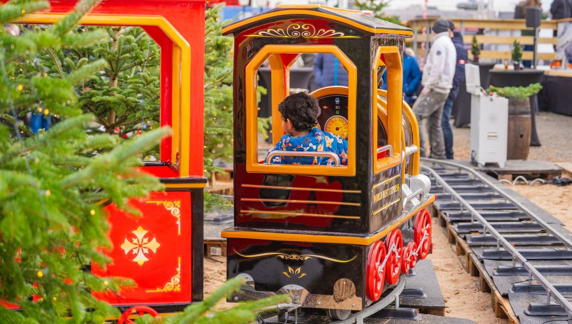 Die ersten Runden in der Eisenbahn.