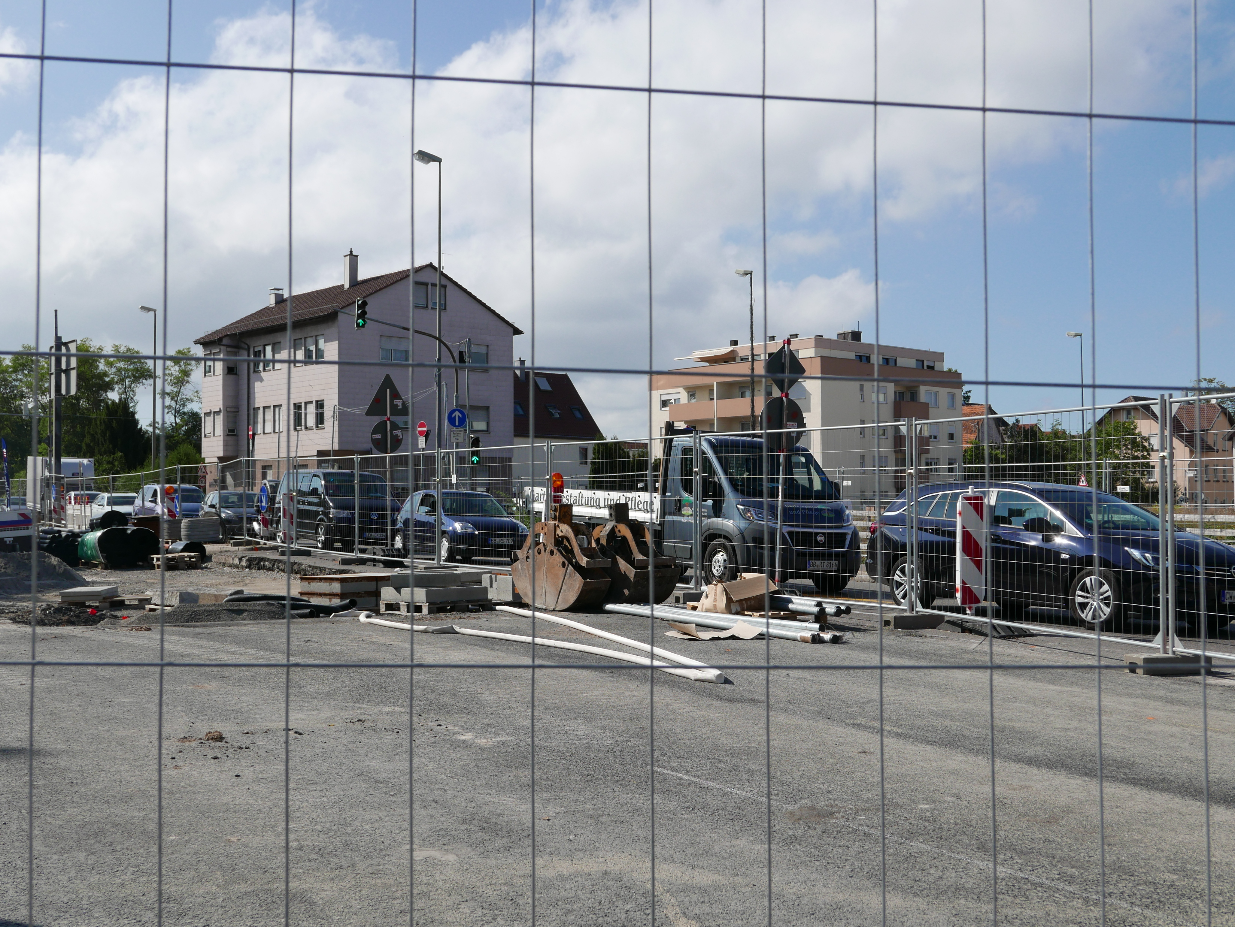 Zähfließender Verkehr, Stockungen, Staus sind rund um die Baustellen in Böblingen an der Tagesordnung. Bild: Jung