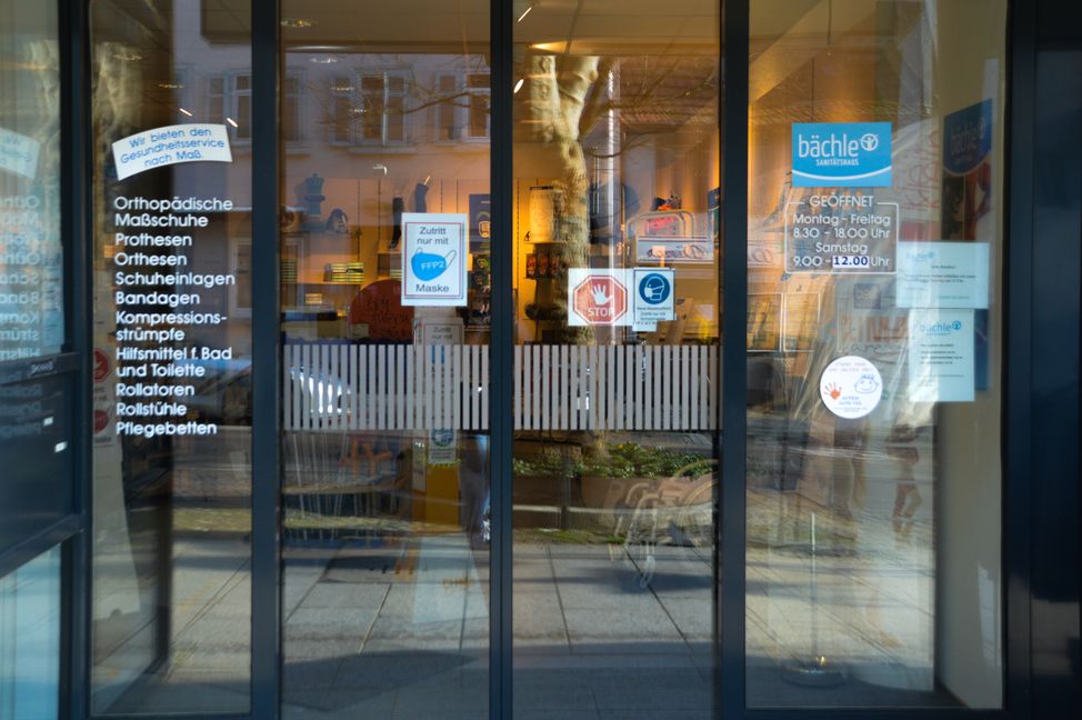 Seit Mittwoch gilt auch im Einzelhandel in der Sindelfinger Innenstadt eine FFP2-Maskenpflicht. Bild: Babel