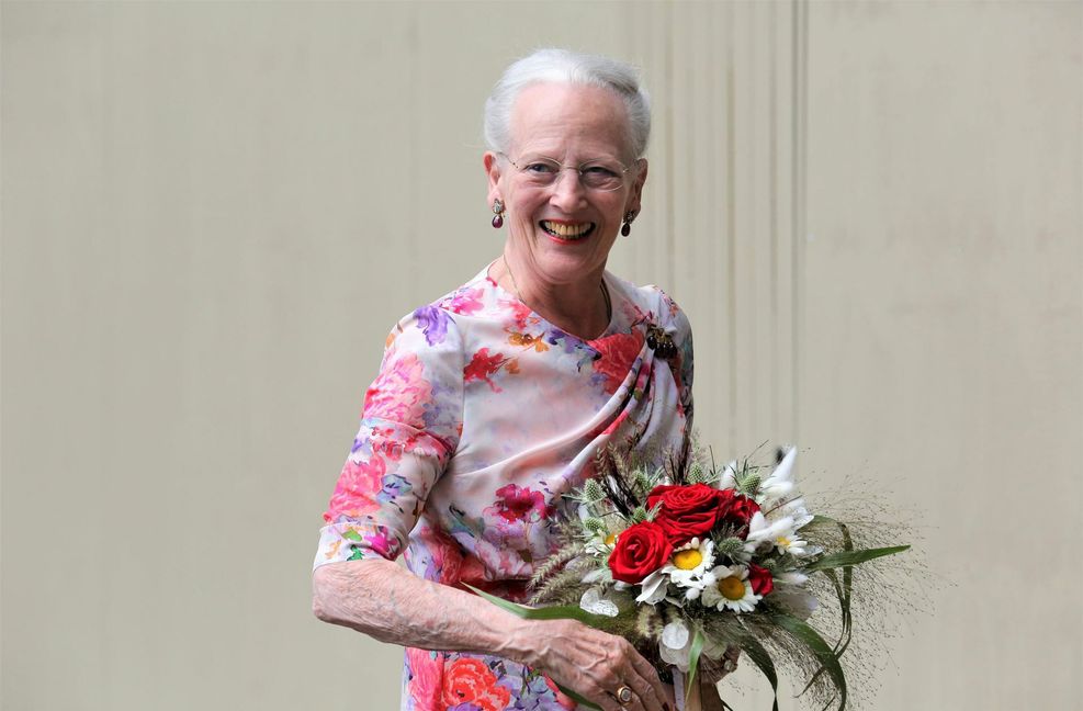 Die Dänen lieben ihre Königin. Margrethe II. gilt  als Symbol der nationalen Einheit und historischen Kontinuität. Aber auch die persönliche Ausstrahlung der Regentin –  volksnah, würdevoll und lebensfroh – trägt zu ihrer großen Beliebtheit bei. Foto: Imago/PPE/Hildebrandt