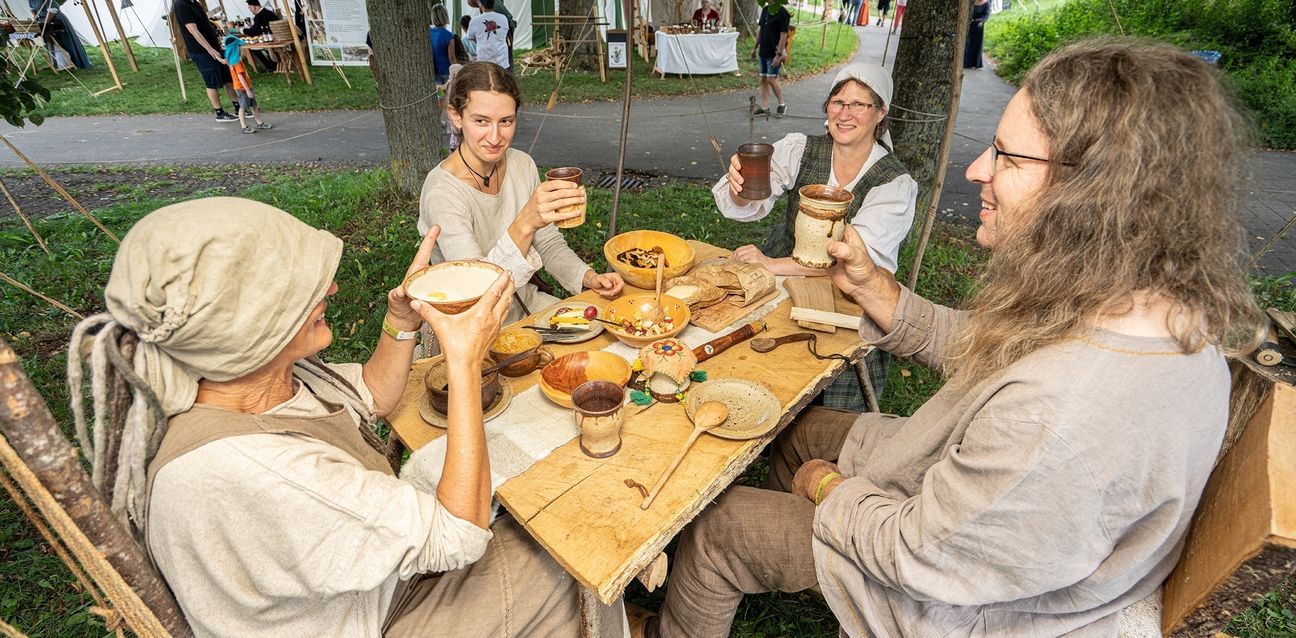 So sieht es also beim Mittagessen bei den Rittersleuten zu Hause aus. Bild: Richter