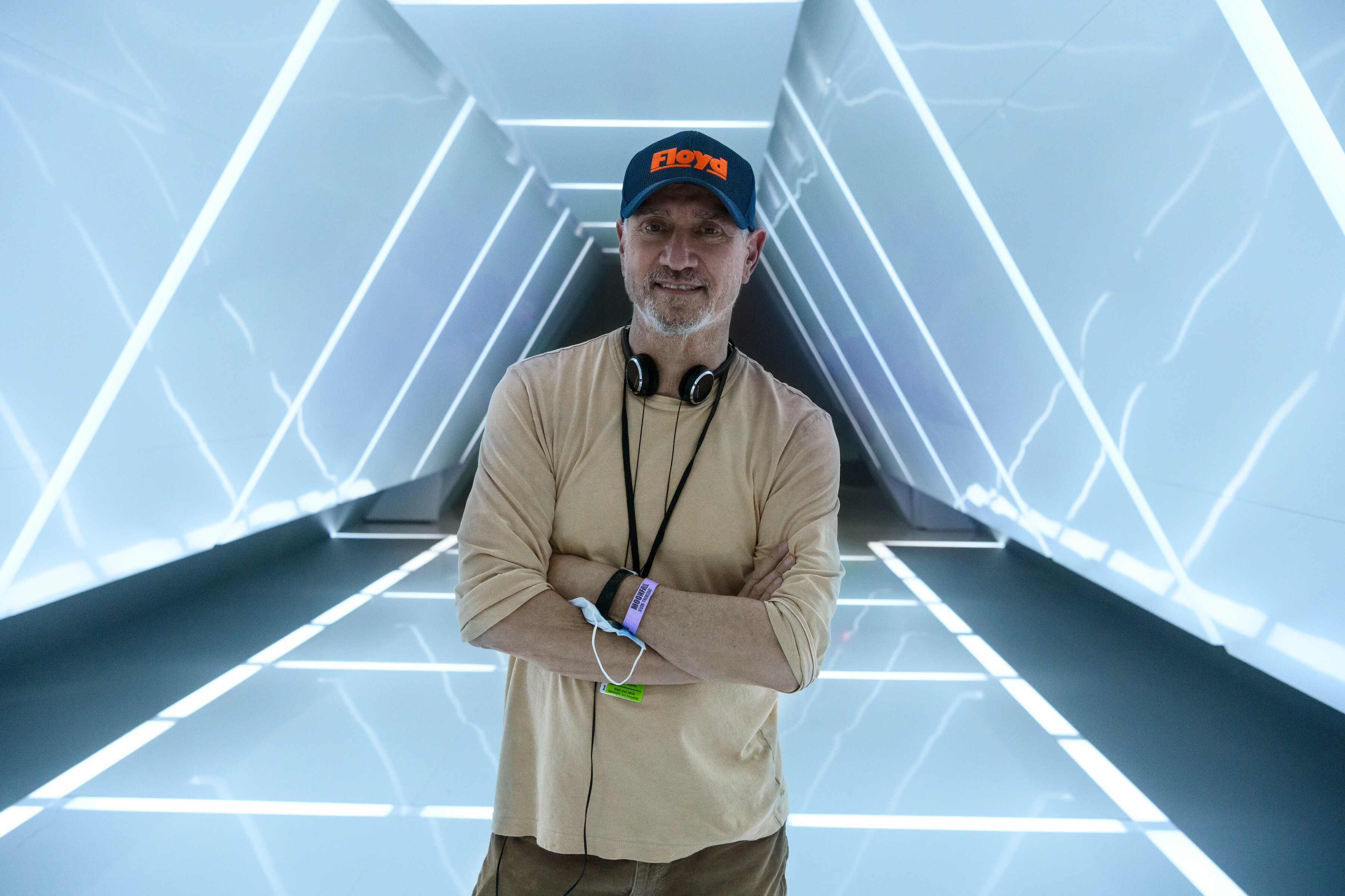 Der in Maichingen aufgewachsene Regisseur Roland Emmerich am Set von "Moonfall". Bild: Reiner Bajo/Lionsgate