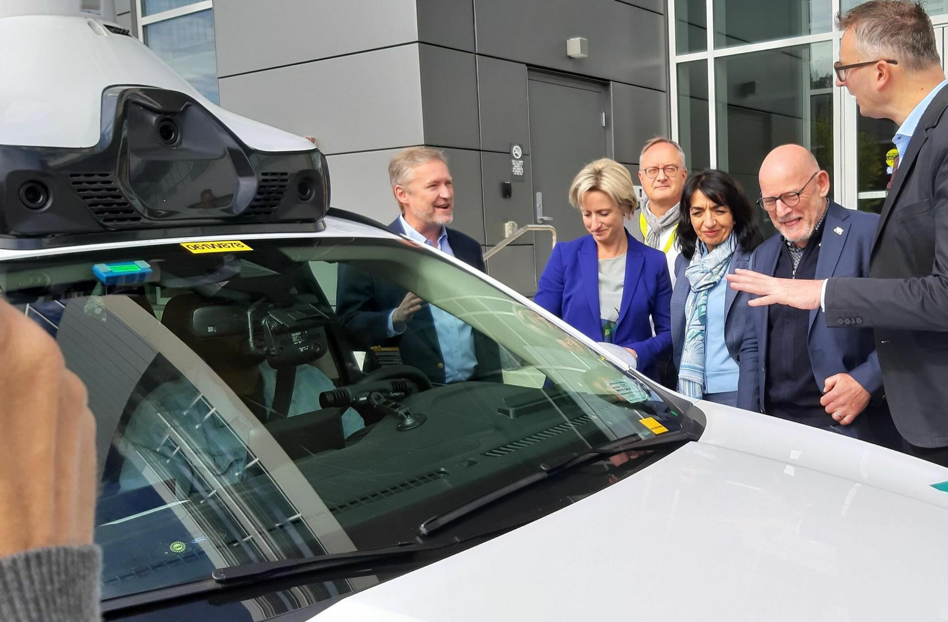 Als „alltagstauglich“ stuft Baden-Württembergs Verkehrsminister Winfried Hermann das autonome Auto aus Pittsburgh nach der Testfahrt ein.