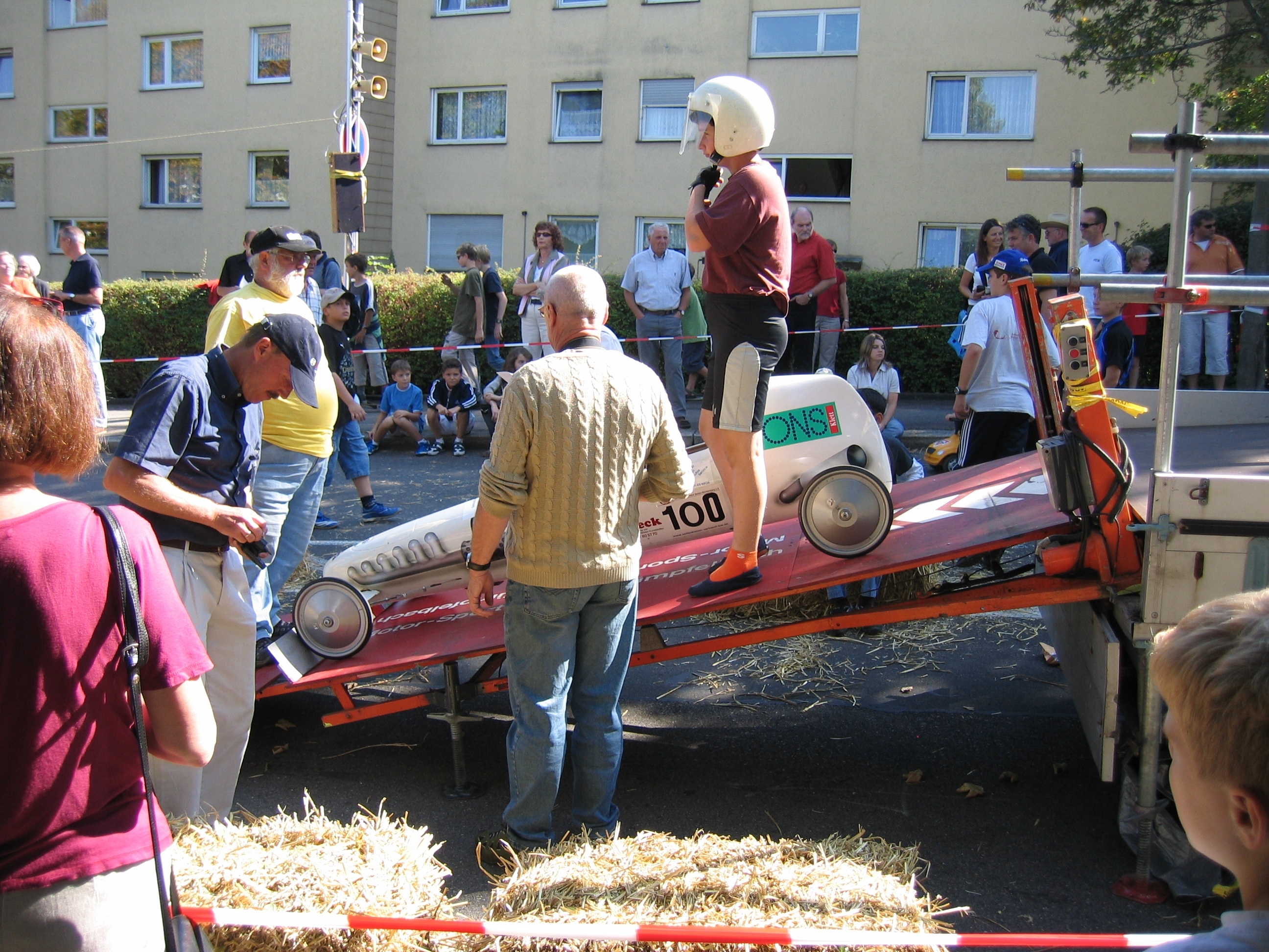 Von einer Rampe geht es runter auf die Goldmühlestraße. Bild: z