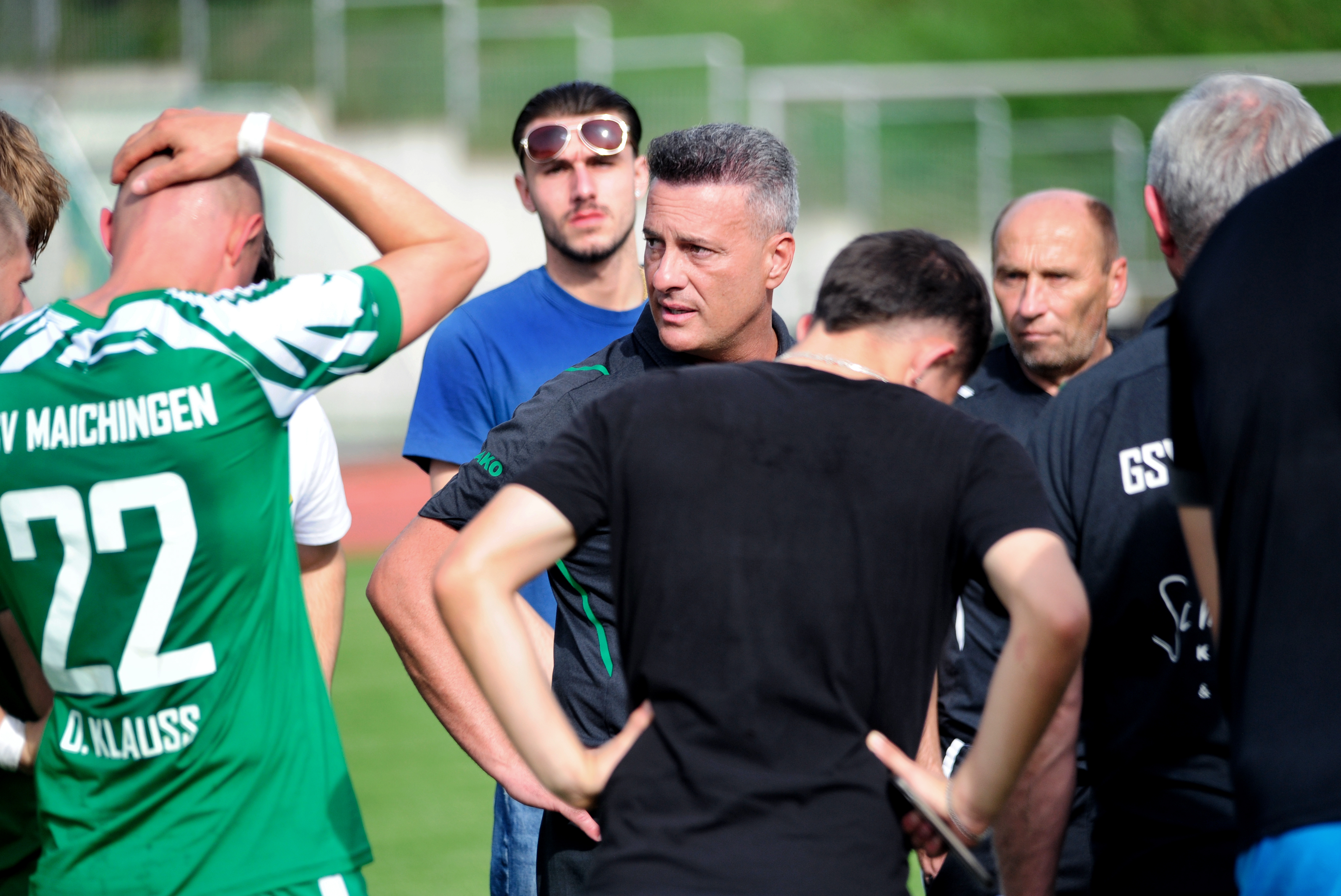 Maichingens Torschütze mit der Nummer 22 Oliver Klauß und Trainer Giuseppe Vella.