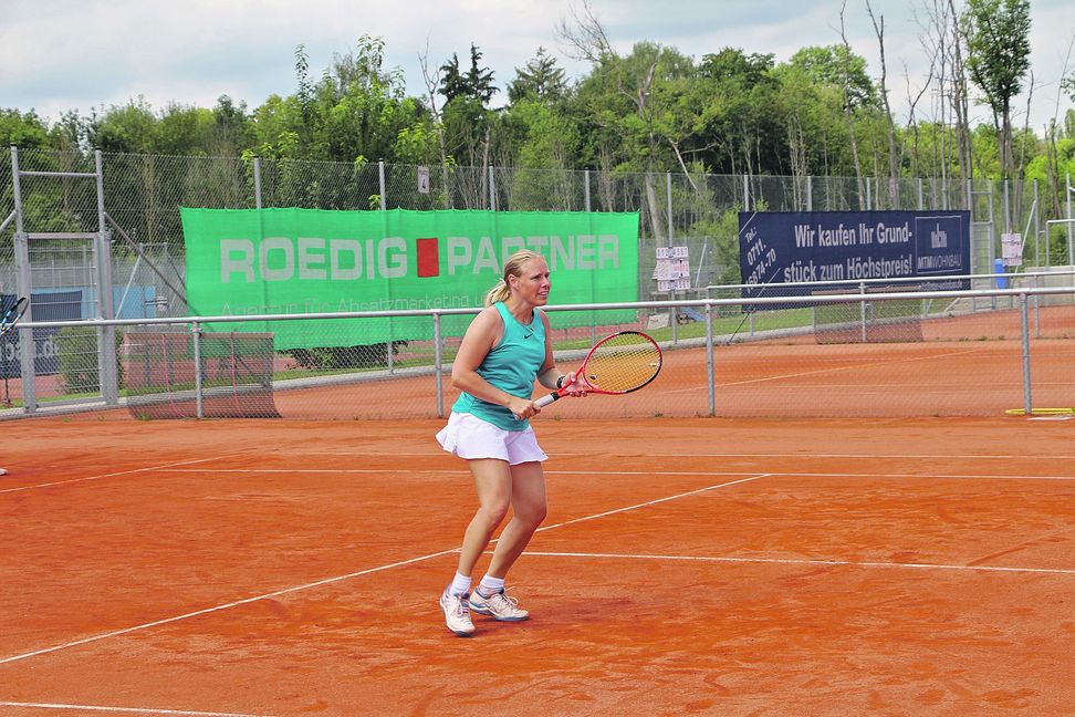 Stefanie Kolar im Einsatz für die Tennis-Damen des VfL Sindelfingen auf der Tennisanlage in der Rosenstraße.