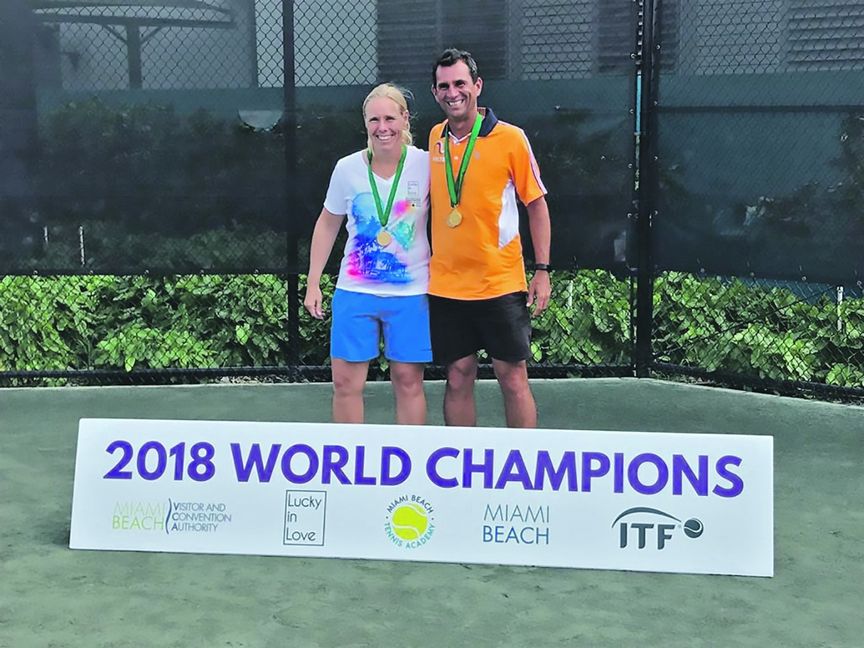 An der Seite von Marcus Hilpert – er ist Holländer mit deutschem Pass – holt Stefanie Kolar Mixed-Gold bei der Senioren-WM in der Altersklasse 40. Bilder: z