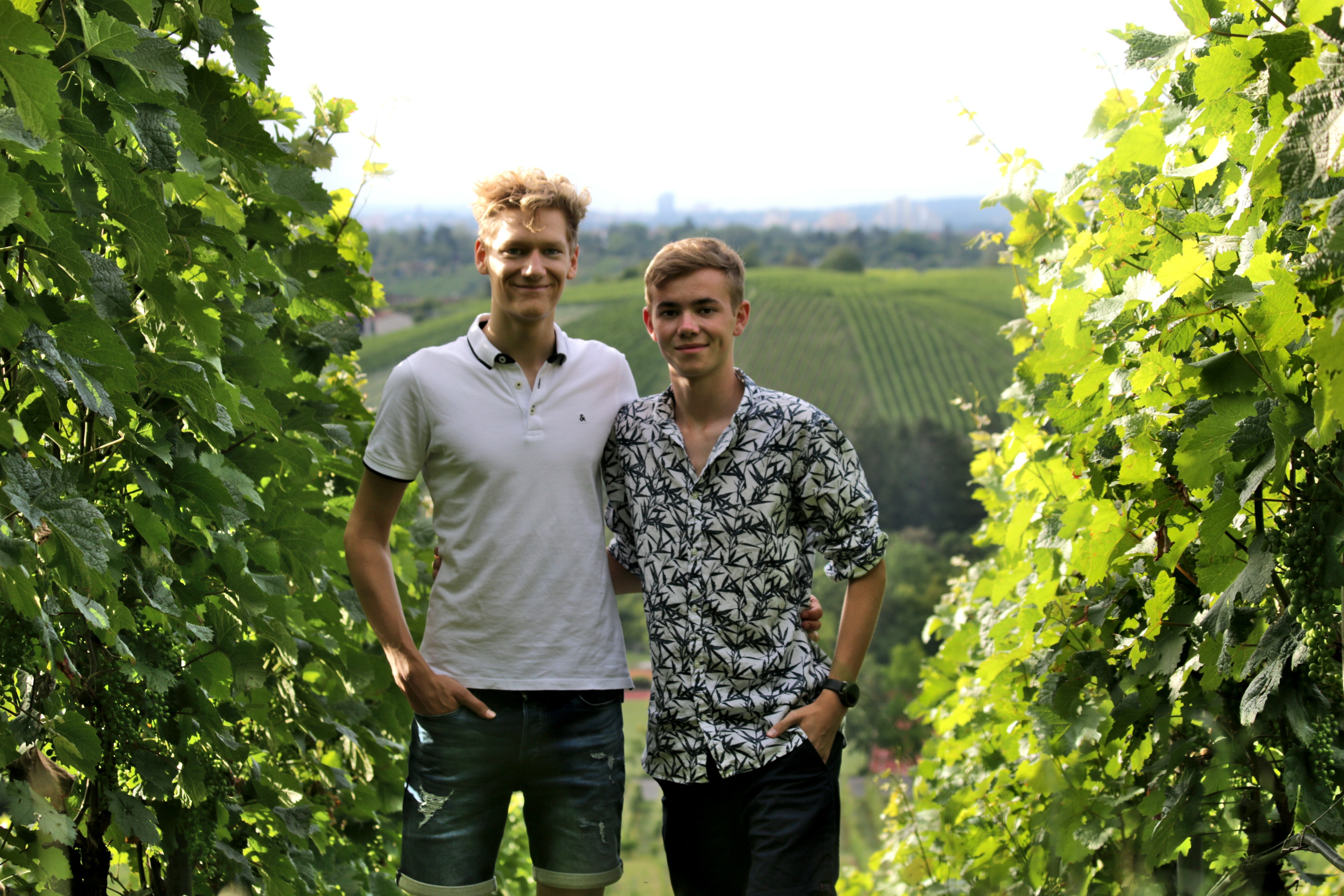 Adrian Mitlacher und Erik Maier: Nach der Grundschulzeit am Klostergarten trennten sich die Wege. Jetzt starten die beiden Sindelfinger ihren Online-Business.Bild: z