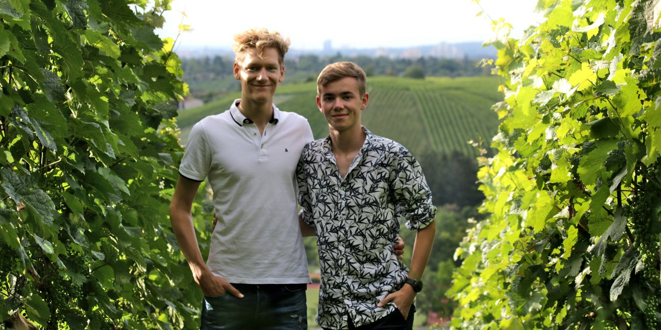 Adrian Mitlacher und Erik Maier: Nach der Grundschulzeit am Klostergarten trennten sich die Wege. Jetzt starten die beiden Sindelfinger ihren Online-Business.Bild: z