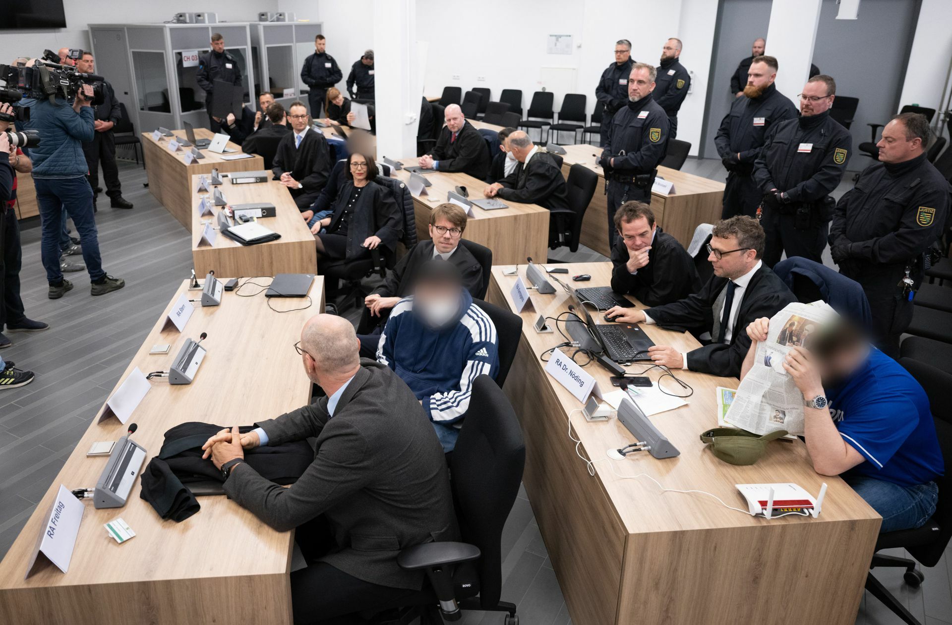 In Dresden warten die Angeklagten auf ihr Urteil.
