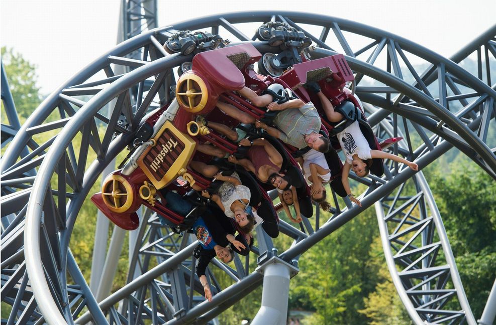 Im Freizeitpark Tripsdrill bei Cleebronn steht die Welt Kopf – zumindest, wenn man mit einer der sechs Achterbahnen fährt.