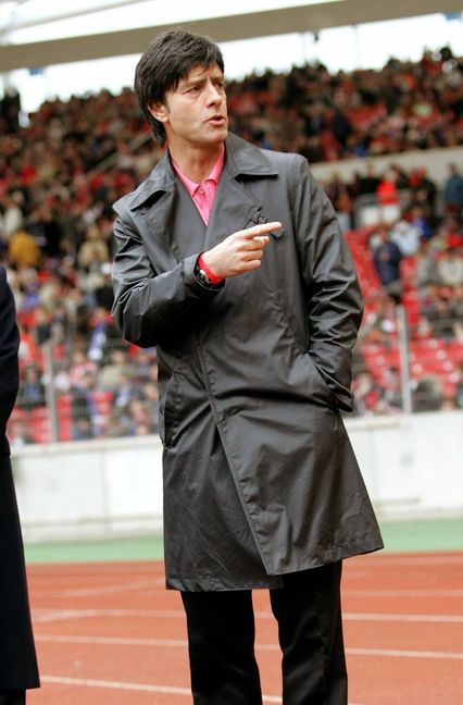 2004 begann Joachim Löws Karriere beim DFB – als Co-Trainer von Bundestrainer Jürgen Klinsmann. Zuvor trainierte er unter anderem den VfB Stuttgart, Fenerbahçe Istanbul und den Karlsruher SC. Foto: imago/Avanti