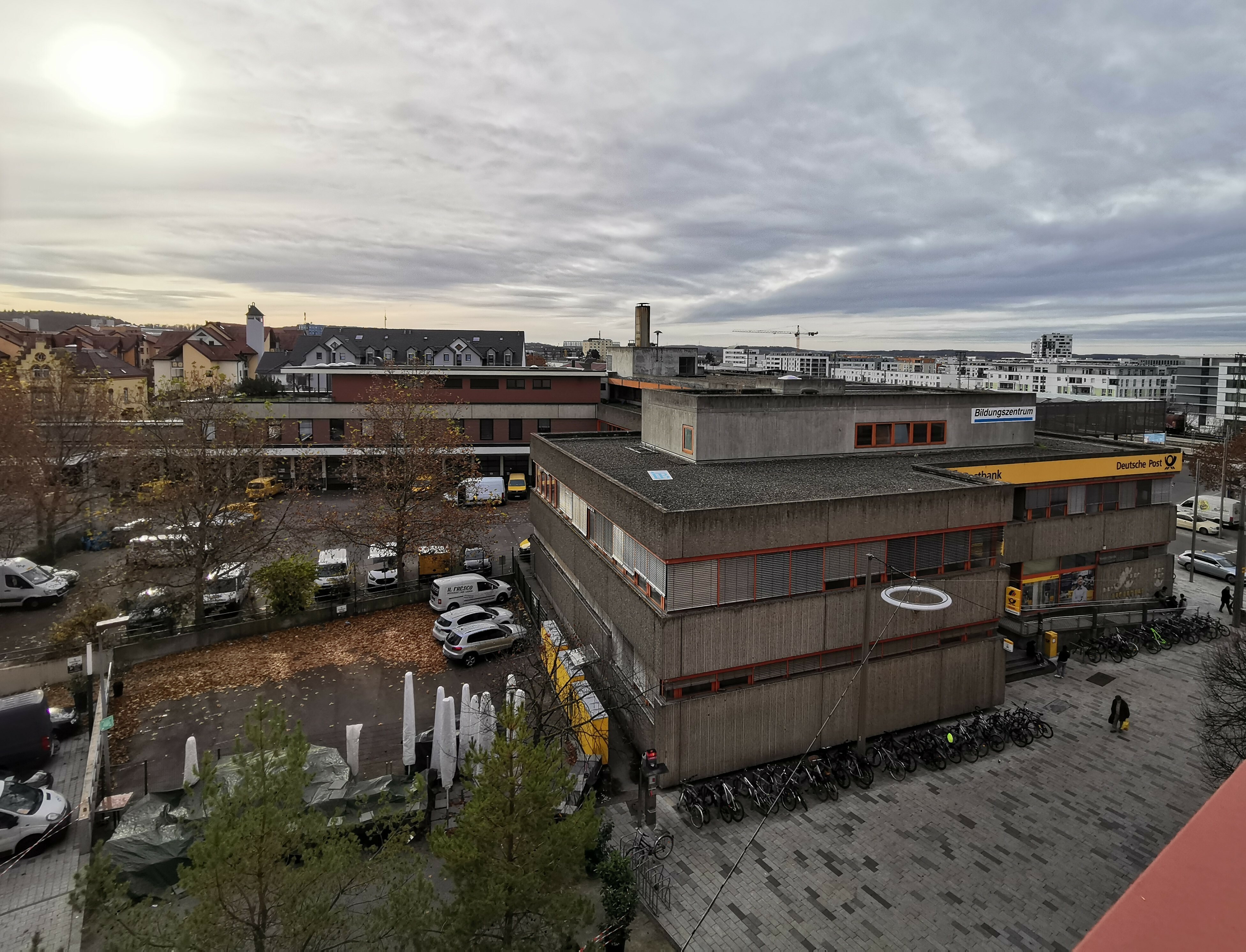 Rund 160 Wohnungen, ein Hochhaus und möglicherweise auch öffentliche Nutzungen, beispielsweise die Stadtbibliothek, sind anstelle des alten Post in Böblingen in der Planung. Bild: Hamann