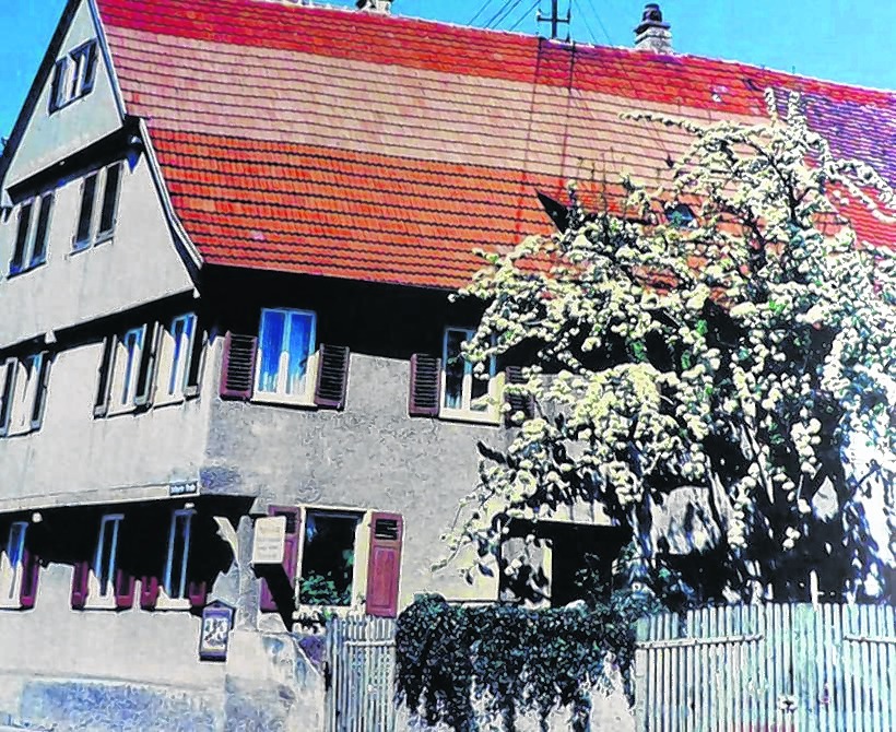 Eine Augenweide: der blühende Birnbaum des Bauernhofs Essig, der bis zur Mitte des 19. Jahrhunderts das Domizil der Familie Ganzhorn war. Bild: Archiv Essig