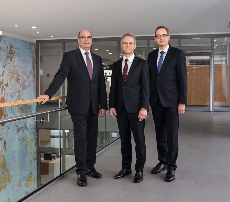 Blicken optimistisch in die Zukunft der Kreissparkasse Böblingen (von links): Vorstandsmitglied Michael Tillmann, der Vorstandsvorsitzende Dr. Detlef Schmidt und das Vorstandsmitglied Michael Fritz. Bild: z