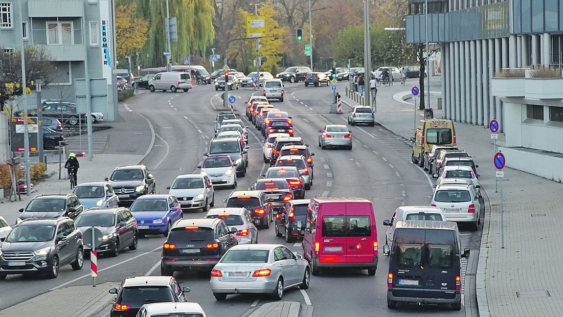 Ein tägliches Bild auf den Straßen Böblingens: Staus und Stockungen. Bild: SDMG/Dettenmeyer/A