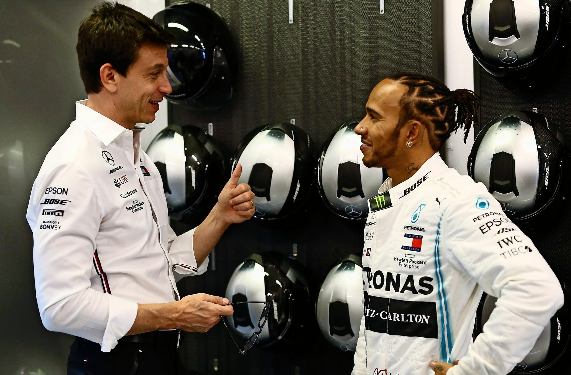 Man kennt sich, man schätzt sich: Mercedes-Teamchef Toto Wolff (li.) und Formel-1-Rekordweltmeister Lewis Hamilton.