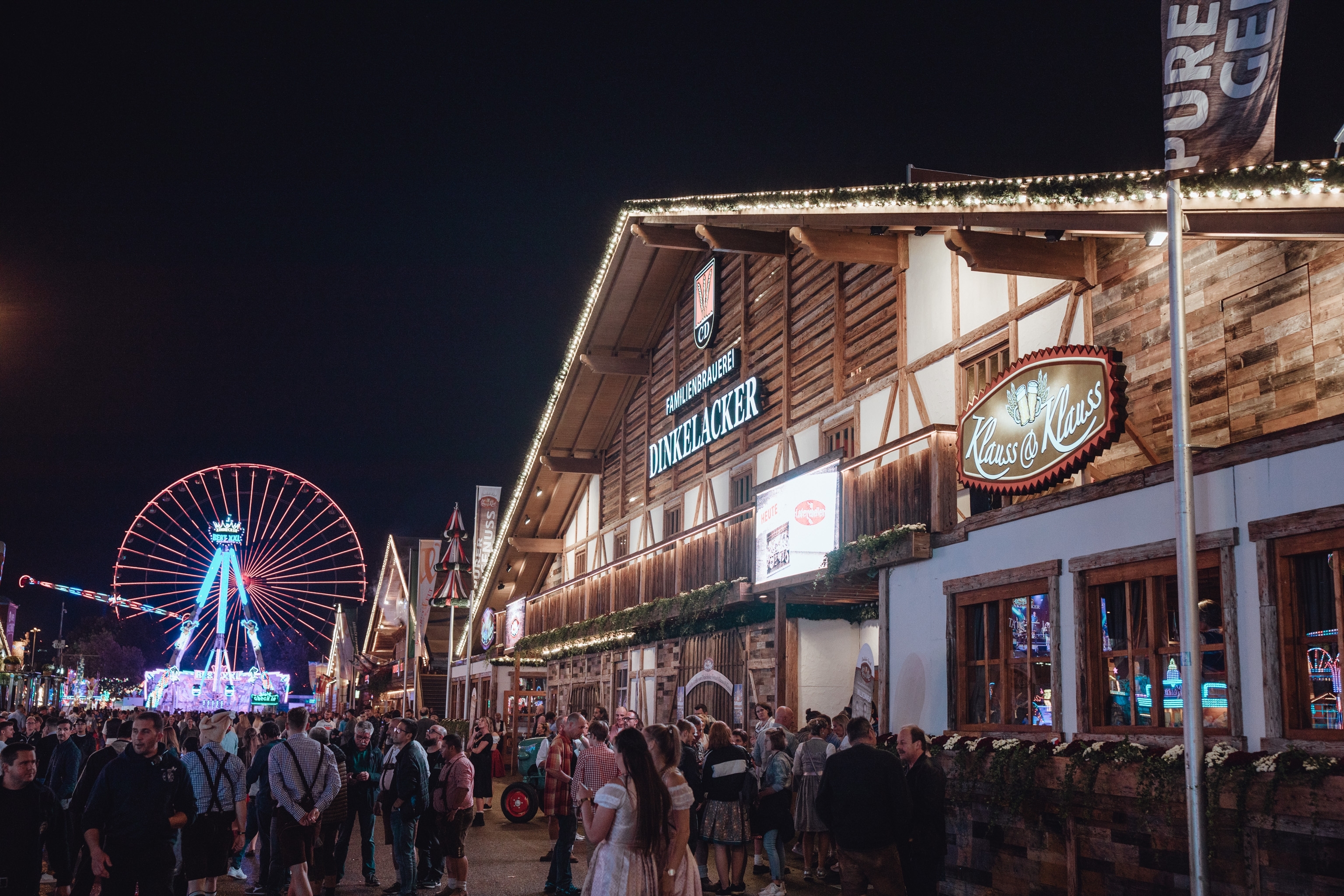 Das Dinkelakcer-FEstzelt Klauus & Klauss auf dem Cannstatter Volskfest. Ab Freitag, 23. September wird hier wieder gefeiert. Bild: Kölmel/z