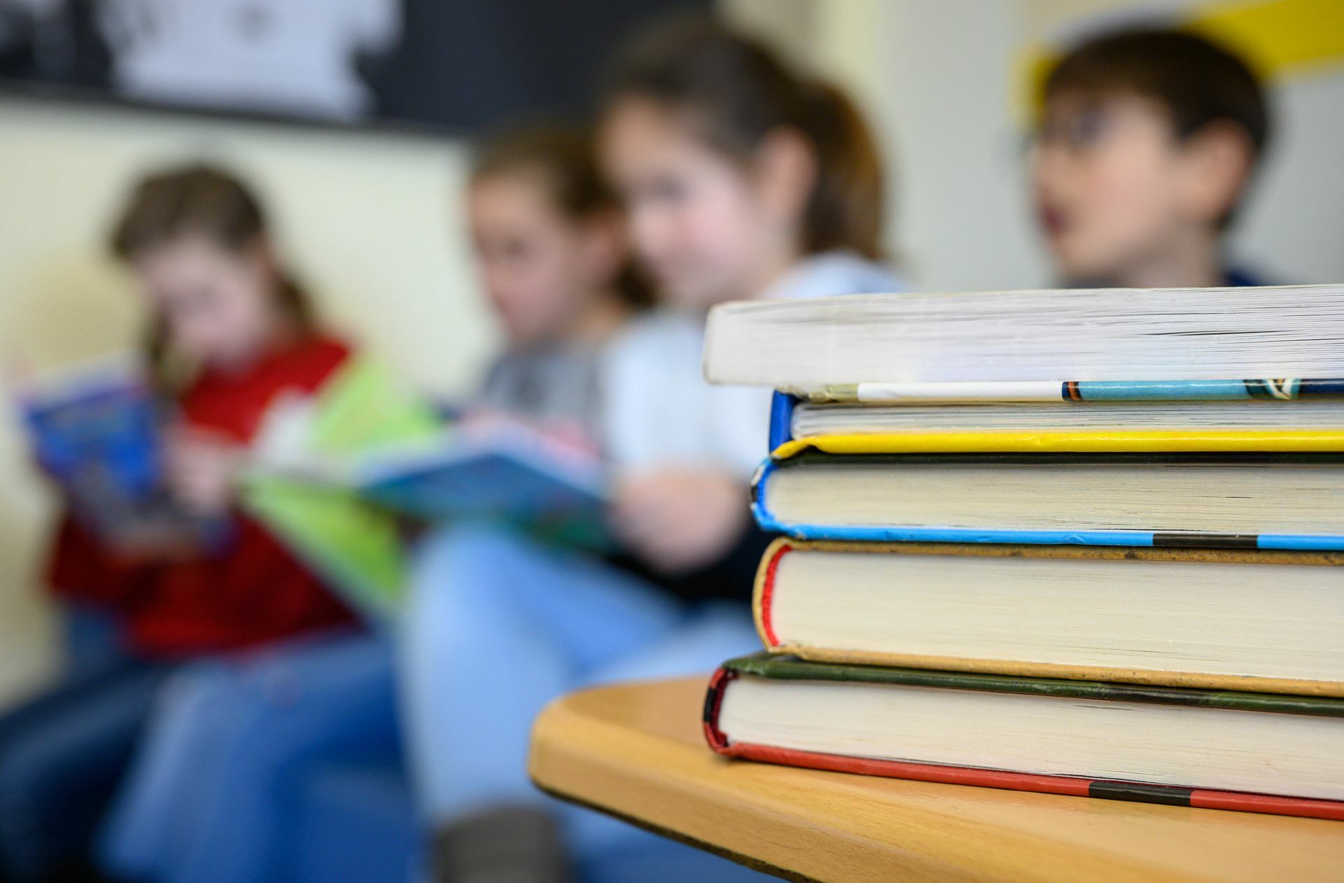 Viele Viertklässler in Deutschland können nicht gut lesen.